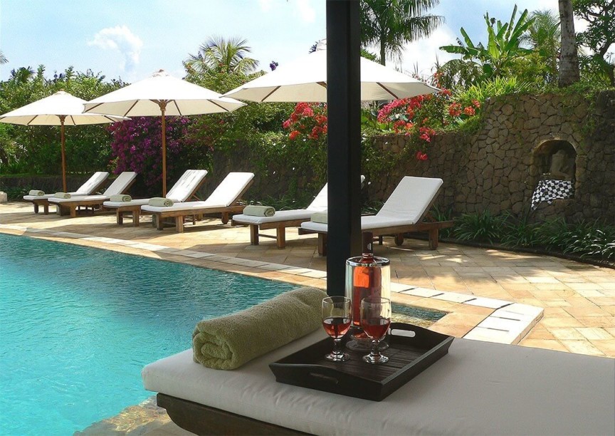 Infinity pool met uitzicht over Lovina